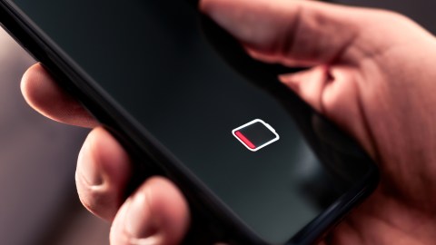 El ajuste automático del brillo ayuda a mejorar la gestión de batería del teléfono
