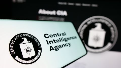El doctor Hal Puthoff afirmó en el podcast de Joe Rogan que la CIA cuenta con varios OVNIS que chocaron contra nuestro planeta