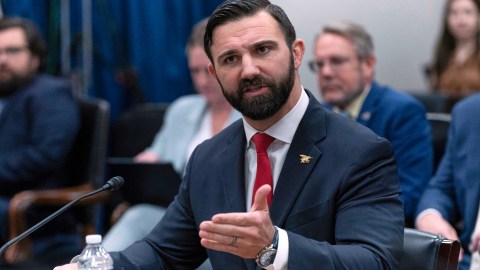 Cam Hamilton en la audiencia donde dijo que eliminar a FEMA no es de interés del público.