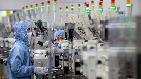 El Ministerio de Comercio chino acusó a EE.UU. de imponer medidas de "intimidación y proteccionismo unilateral" sobre productos tecnológicos chinos.