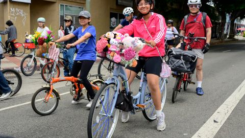 Ciclistas durante el evento de CicLAmini en Pico Union.