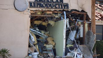 PALM SPRINGS (United States), 17/05/2025.- The American Reproductive Centers office is damaged after an explosion, in Palm Springs, California, USA, 17 May 2025. At least one person is dead and multiple were injured in an explosion outside a Palm Springs, CA fertility clinic, which Palm Springs Police called an 'intentional act of violence'. EFE/EPA/ALLISON DINNER