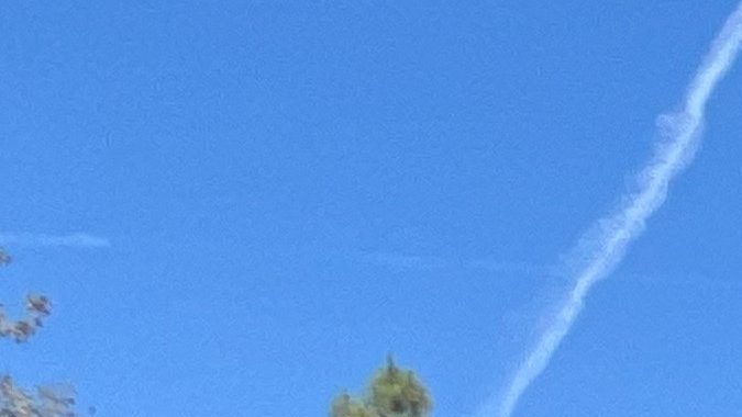 Integrantes del Club Conejo, un equipo de fútbol de veteranos en Thousand Oaks, California, posan luego de un partido con Marcos Gaitán (centro), quien tiene 96 años.