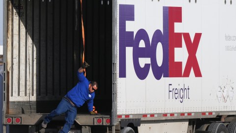 El secretario de Transporte, Sean Duffy, estuvo en Austin, Texas, donde firmó la orden que había anunciado Trump.