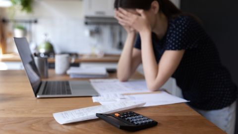Costos de vida superan los ingresos de los estadounidenses, según estudio reciente
