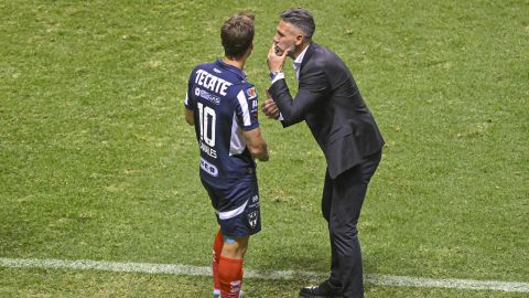 Martín Demichelis junto a Sergio Canales.