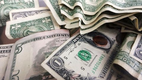 México recibió un récord de casi $65,000 millones de dólares en remesas en 2024.