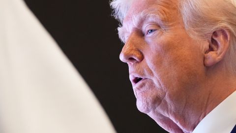 El mensaje de Trump se da en un contexto de fuerte rivalidad política entre ambos, marcada por fuertes enfrentamientos.