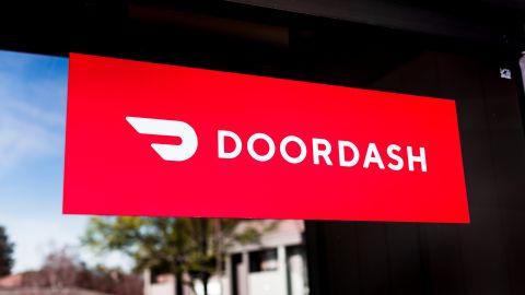 DoorDash anuncia la adquisición de Deliveroo por una cifra millonaria