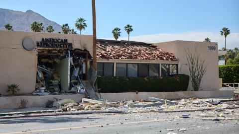 PALM SPRINGS (United States), 17/05/2025.- The American Reproductive Centers office is damaged after an explosion in Palm Springs, California, USA, 17 May 2025. At least one person is dead and multiple were injured in an explosion outside a Palm Springs, CA fertility clinic, which Palm Springs Police called an 'intentional act of violence'. EFE/EPA/ALLISON DINNER