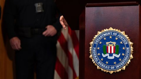 El FBI también la filtración del borrador de Dobbs de la Corte Suprema.