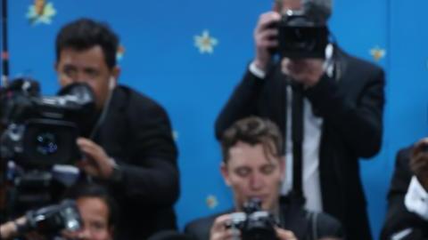 Gigi Hadid deslumbra en dorado en la Gala Met 2025 con un tributo a Josephine Baker