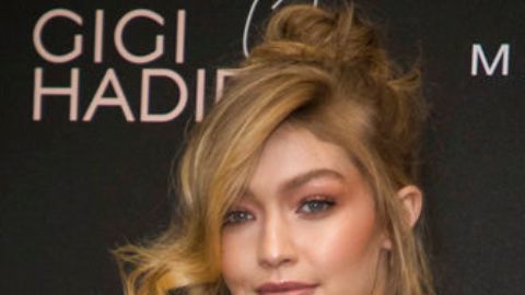 Izquierda: La modelo Gigi Hadid posa para los fotógrafos a su llegada a la fiesta Gigi Maybelline en Londres, el martes 7 de noviembre de 2017. (Foto de Vianney Le Caer/Invision/AP). Derecha: Bradley Cooper posa para los fotógrafos a su llegada a la 77ª edición de los Premios de Cine de la Academia Británica, BAFTA, en Londres, el domingo 18 de febrero de 2024. (Foto de Vianney Le Caer/Invision/AP).