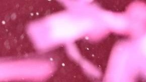 Isaac del Toro celebra con la "maglia rosa" que es el nuevo líder del giro de Italia