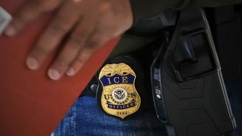 Agente del ICE durante un operativo