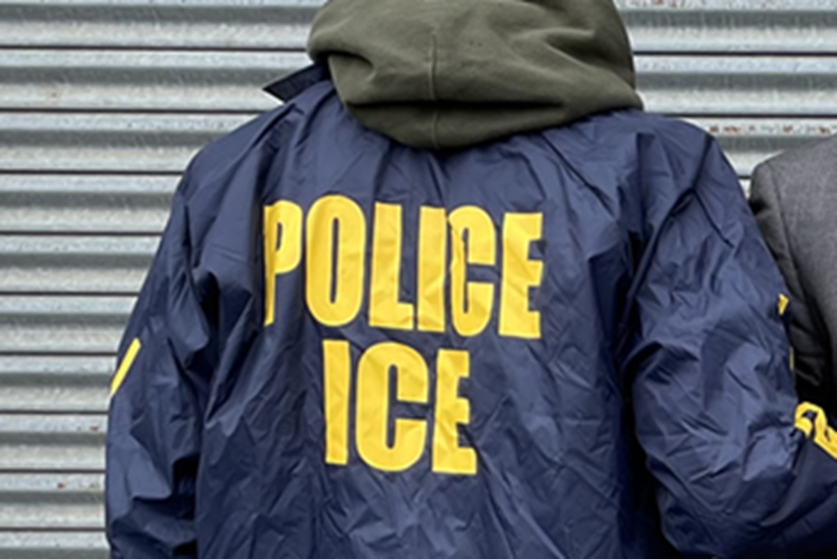 ICE mantiene plan de deportación de cualquier indocumentado.