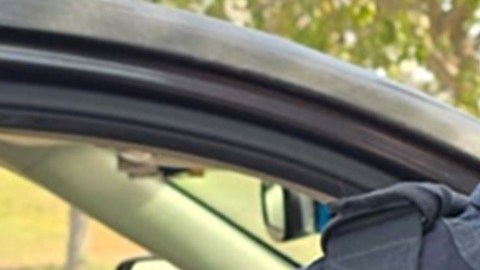 ICE está rompiendo los vidrios de autos para detener a inmigrantes.