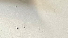 Tres jóvenes graduados de la Collegiate Charter High School de Los Ángeles.