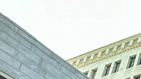 Tres concejales se unen para proponer un banco público para Los Ángeles.