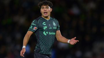 Carrillo fue formado en el Santos Laguna.
