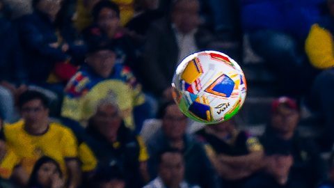 Pachuca, Hidalgo, 7 de mayo de 2025. Henry Martín y Carlos Moreno, durante el partido correspondiente a la ida de los cuartos de final del torneo Clausura 2025 de la Liga BBVA MX, entre los Tuzos del Pachuca y las Águilas del América, realizado en el estadio Hidalgo. Foto: Imago7 / Diego Padilla