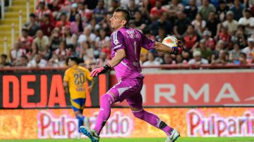 Aguascalientes, Aguascalientes, 8 de mayo de 2025. Nahuel Guzmán, durante el partido correspondiente a la ida de los Cuartos de Final del torneo Clausura 2025 de la Liga BBVA MX, entre los Rayos del Necaxa y los Tigres de la UANL, realizado en el estadio Victoria. Foto: Imago7/ Pablo Ramírez