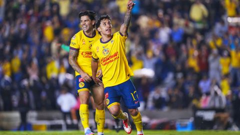 Ciudad de México, 10 de mayo de 2025. Alejandro Zendejas en festejo de gol, durante el partido correspondiente a la vuelta de los Cuartos de Final del torneo Clausura 2025 de la Liga BBVA MX, entre las Águilas del América y los Tuzos del Pachuca, realizado en el estadio Ciudad de los Deportes. Foto: Imago7/ Manlio Contreras