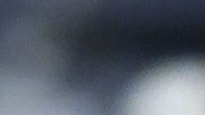 Hirving Lozano (de espaldas) abraza a Guillermo Ochoa.