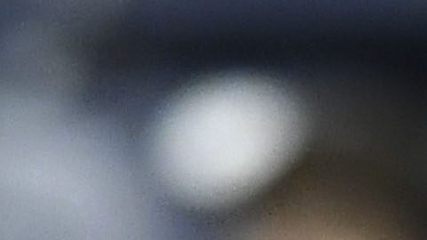 Hirving Lozano (de espaldas) abraza a Guillermo Ochoa.