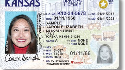 La imagen muestra una REAL ID de Kansas.
