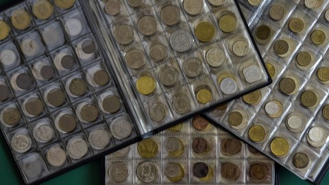 Las 4 monedas más inusuales de los años 90 que han pasado desapercibidas para muchos