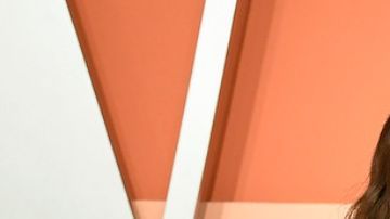 Lauren Sánchez, a la izquierda, y Jeff Bezos llegan a la fiesta de Vanity Fair tras los Premios Óscar el domingo 2 de marzo de 2025, en el Wallis Annenberg Center for the Performing Arts en Beverly Hills, California. (Foto de Evan Agostini/Invision/AP)