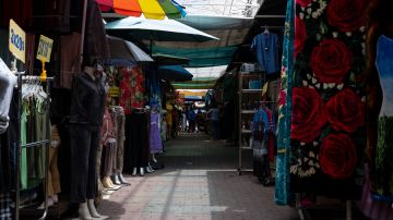 Varios comerciantes en Los Callejones han notado la caída de las ventas en comparación con años anteriores.