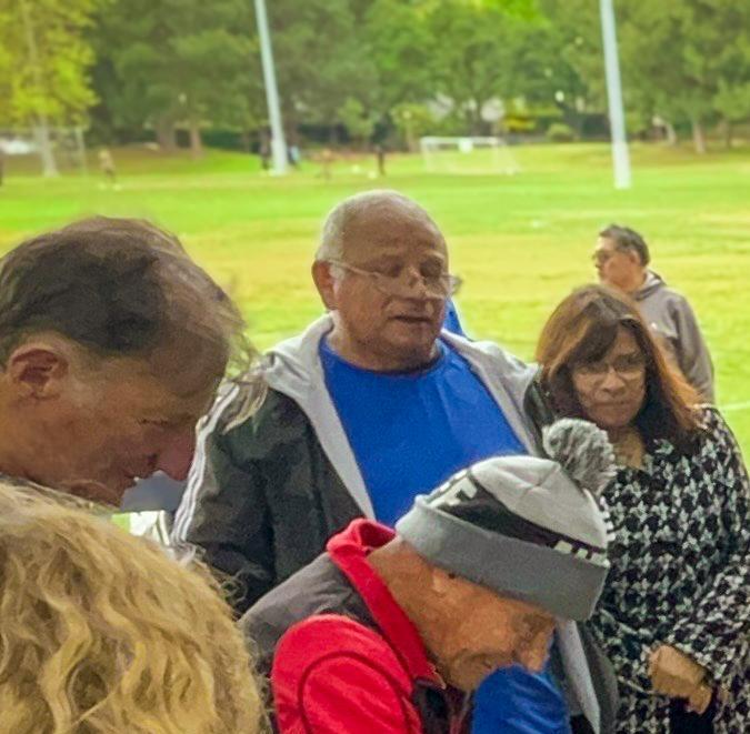 Los integrantes del Club Conejo, un equipo de fútbol de veteranos del área de Los Ángeles, celebró el cumpleaños 96 de Marcos Gaitán hace algunas semanas.