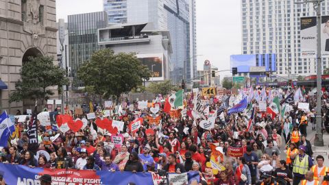 La Marcha del 1 de Mayo reunió a centenares en Los Ángeles.