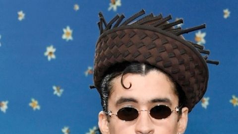 Izquierda: Bad Bunny en la Met Gala 2025. Derecha: J Balvin y su esposa Valentina Ferrer en la alfombra de la Met Gala.