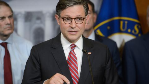 El presidente de la Cámara Mike Johnson se ha propuesto que la medida se vote antes de Memorial Day.