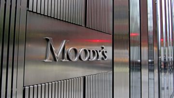 Moody's rebaja la nota de crédito de Estados Unidos por el aumento de la deuda
