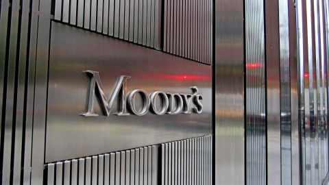 Moody's rebaja la nota de crédito de Estados Unidos por el aumento de la deuda