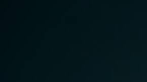 A la banda, conformada por Martín Pérez Roa (sintetizadores), Lorena Pulgar (voz y sintetizadores) y Felipe Zenteno (sintetizadores) y que se formó en Santiago de Chile en 2016. le gusta el goce, el baile y provocar con los sonidos electrónicos