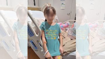 La niña tiene un tumor poco común en el cerebro.