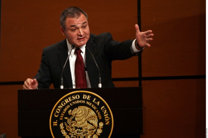 Corte de EE.UU. ordena a Genaro García Luna y su esposa pagar $2,488 millones de dólares a México