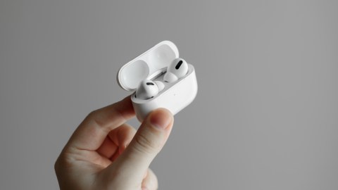Los AirPods pueden ser utilizados para conocer la ubicación de un usuario gracias a su función de rastreo