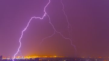 El equipo de la Universidad de Osaka logró detectar el primer fotón de rayos gamma exactamente 31 microsegundos antes de que colisionaran las corrientes eléctricas.
