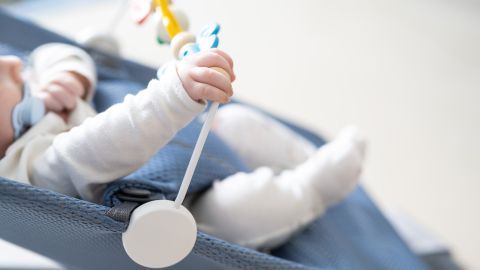 Retiran del mercado columpios para bebés por riesgo de asfixia