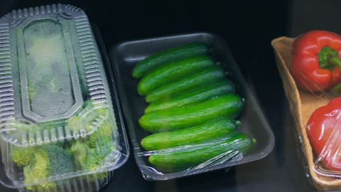Retiran del mercado pepinos cultivados por Bedner Growers por brote de salmonela