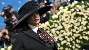 Rihanna asiste a la gala benéfica del Instituto del Vestuario del Museo Metropolitano de Arte con motivo de la inauguración de la exposición "Superfine: Tailoring Black Style", el lunes 5 de mayo de 2025, en Nueva York. (Foto de Evan Agostini/Invision/AP)