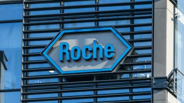Warsaw,,Poland,-,February,17,,2025:,Roche,Logo,,Signage,On