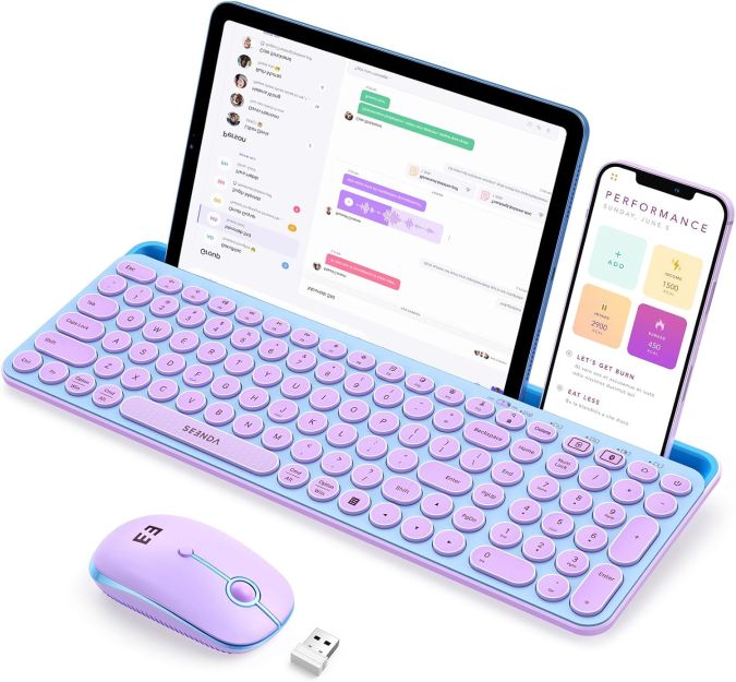 Este modelo de teclado se encuentra disponible en tres presentaciones con colores negro y amarillo; azul y púrpura; y rosado