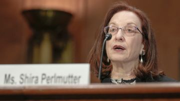 La oficina de la presidencia avisó en un comunicado sobre la destitución de Shira Perlmutter.